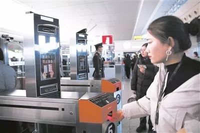 跟隨行業媒體的腳步,走進鐵路春運 鏡頭中,他們笑逐顏開