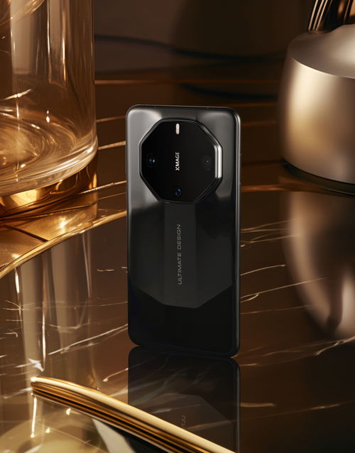 華為mate 60 rs 非凡大師和 huawei watch ultimate design 非凡大師,和攝影師一起共創了制作了一組圖 在攝影世界里,我眼中的非凡的大師不僅僅是技術的高手,更是情感的傳遞者 他們用影像記錄生活的美好和瞬間的感動,他們的作品